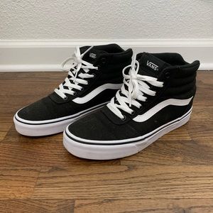 VANS - 7.5 NWOT BLACK AND WHITE HIGH TOPS